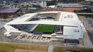 Diante do sucesso do último jogo na capital paulista, o Santos decide iniciar negociações pela utilização do estádio do Corinthians.
