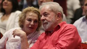 Luís Cláudio, filho caçula do presidente Lula, falou sobre a exclusão do nome de Marisa Letícia, em publicação feita no perfil de seu pai