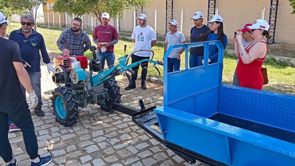 Parceria testa máquinas chinesas para agricultura familiar no RN