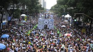 A Avenida Rio Branco tomada por milhões de foliões no sábado de carnaval, fizeram do Cordão da Bola Preta um gigante famoso em todo o Brasil