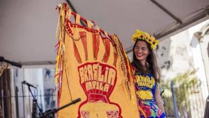 A nostalgia dos fãs do grupo Mamonas Assassinas comemora 10 anos no Carnaval do Rio de Janeiro nesta segunda-feira
