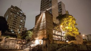 Projetado pela arquiteta ítalo-brasileira Lina Bo Bardi, o local é tombado, isso faz com que qualquer mudança seja obrigatoriamente comunicada
