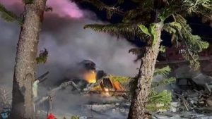 EUA: avião pequeno cai em parque residencial de trailers e causa diversas mortes