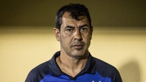 Carille critica atuação do Santos, mas valoriza vitória no Paulistão