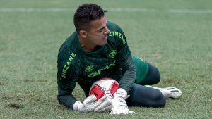 Felipe Alves detalha briga por vaga no elenco do Fluminense