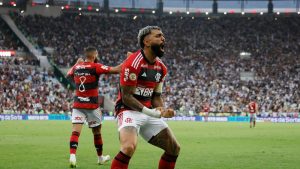 Flamengo bate Sampaio Corrêa em Belém e se aproxima do topo do Carioca
