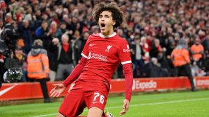 Jovens brilham novamente e Liverpool avança na Copa da Inglaterra
