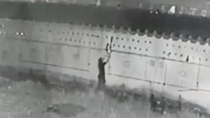RS: homem invade presídio e entrega objetos a presos por buracos na parede