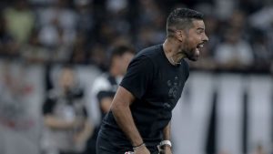 Corinthians perde primeira com António Oliveira, que desabafa