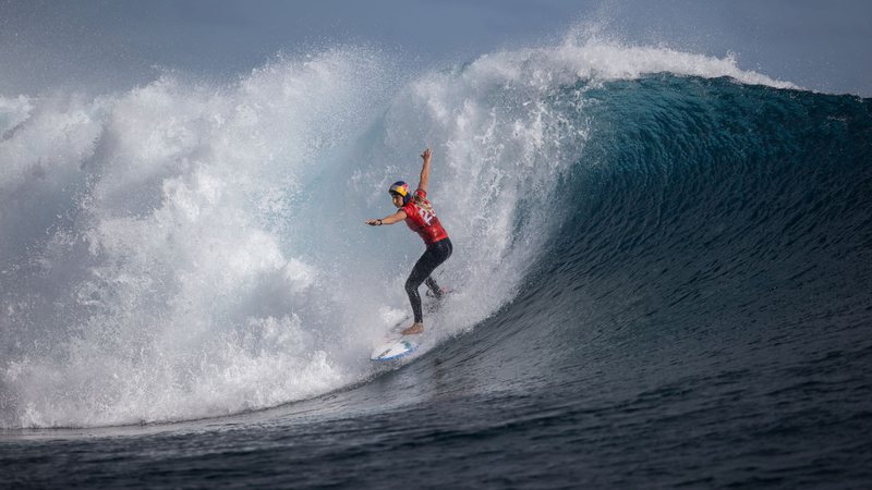 wsl-surfista-australiana-faz-historia-com-primeiro-dez-no-feminino