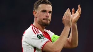 Ex-jogador do Liverpool, Jordan Henderson volta para a Europa e assina com o Ajax, mas reconhece que não se adaptou ao futebol da Arábia.