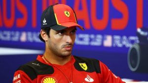 Carlos Sainz Jr não estará presente com a Ferrari no GP da Arábia Saudita pela F1 2024.O espanhol foi diagnosticado com apendicite.