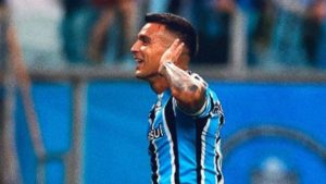 O Grêmio venceu o Brasil de Pelotas por 2 a 0 neste domingo, 10, pelo jogo único das quartas de final do Campeonato Gaúcho.