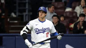 O treinador do Los Angeles Dodgers revelou durante uma entrevista que o jogador japonês Shohei Ohtani pode atuar em posições de defesa.