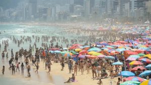 Dados do Censo 2022 mostram que 111,28 milhões de pessoas vivem próximo ao litoral brasileiro, em média, a 150 quilômetros da costa