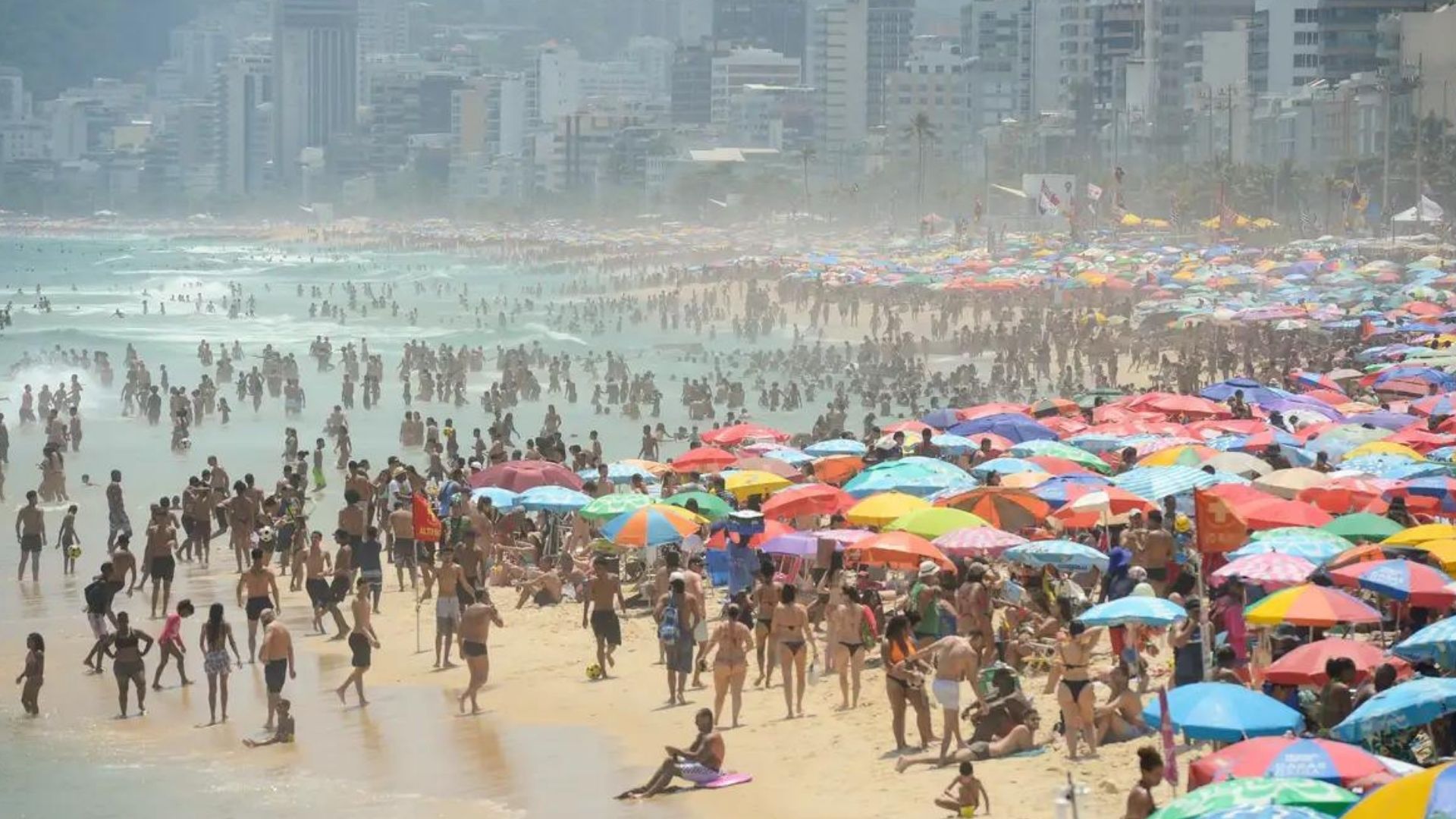 Más de la mitad de la población brasileña vive en el litoral