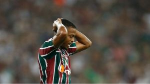 Keno, atacante do Fluminense, sofreu uma entorse no tornozelo esquerdo e virou mais um integrante na lista de desfalques da equipe.