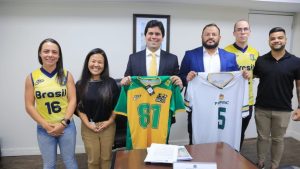 André Fufuca recebeu a presidente da CBFA, Cris Kajiwara para conversar sobre o cenário atual e futuro do futebol americano no Brasil