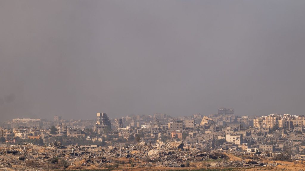 Forças israelenses prosseguiram com os bombardeios e combates no sul da Faixa de Gaza nesta quarta-feira (27).