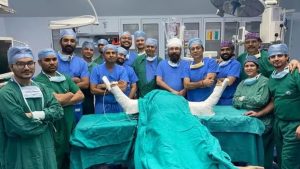 A cirurgia, no Hospital Sir Ganga Ram, necessitou de 11 médicos e durou mais de 12 horas; Ele recebeu alta nesta quarta-feira (06).