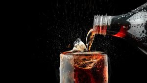 Estudo revela uma associação entre o consumo de bebidas adoçadas, como os refrigerantes, e um aumento no risco de fibrilação atrial.