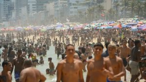 O município do Rio de Janeiro bateu novo recorde de sensação térmica. O Sistema Alerta Rio registrou 62,3ºC na estação de Guaratiba, na zona oeste da cidade, às 9h55.