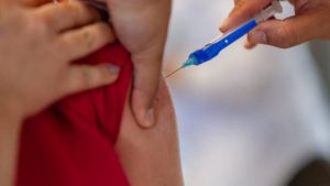 Com baixa adesão, apenas 32,9 mil pessoas tomaram vacina contra a dengue em MS