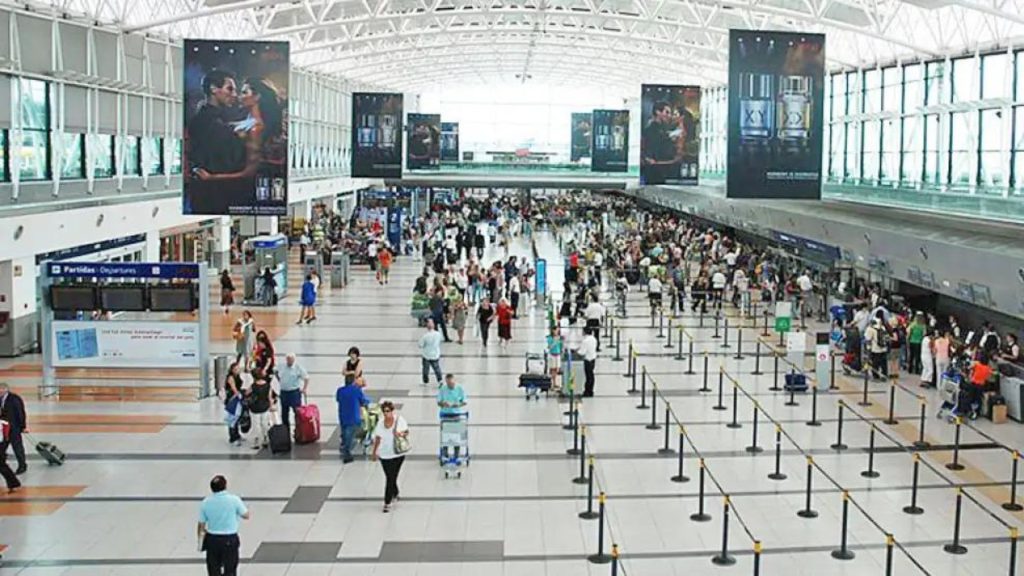 Estudantes brasileiros são barrados em aeroporto e impedidos de entrar na Argentina