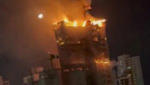 Incêndio em prédio no Recife é controlado e polícia investiga causas
