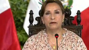 A operação foi transmitida, ao vivo, pelo canal Latina Televisión. A líder do Peru, Boluarte, estava na casa no momento da revista.