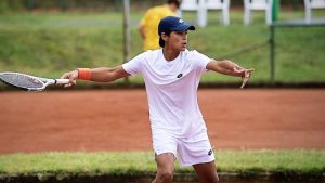 O jovem tenista é natural de Goiânia e passou a jogar tênis aos 5 anos de idade, por influência de seu pai e os dois irmãos.