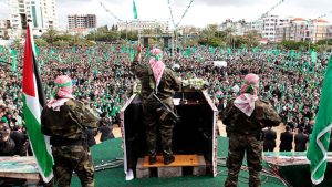 O grupo extremista palestino Hamas declarou seu apoio ao Irã após o país direcionar drones e mísseis a Israel, citando o "direito natural" dos árabes do Oriente Médio à defesa "contra as agressões sionistas".