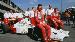 Senna com a sua McLaren na F1, 1990