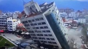 Taiwan foi atingida nesta quarta-feira (3) pelo terremoto mais forte em 25 anos. Ao menos nove pessoas morreram e mais de 900 ficaram feridas.