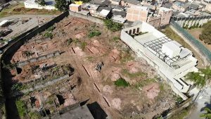 Um engenheiro reconheceu o material arqueológico como pedra lascada e além de registrar área como de interesse para a pré-história