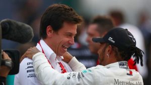 Lewis Hamilton está vivendo um início de temporada complicado na Fórmula 1. Com o destino certo para 2025, quando irá se juntar a Ferrari...