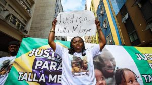 Manifestantes reunidos no centro da capital paulista afirmam que a perseguição aos imigrantes senegaleses na região central é recorrente.
