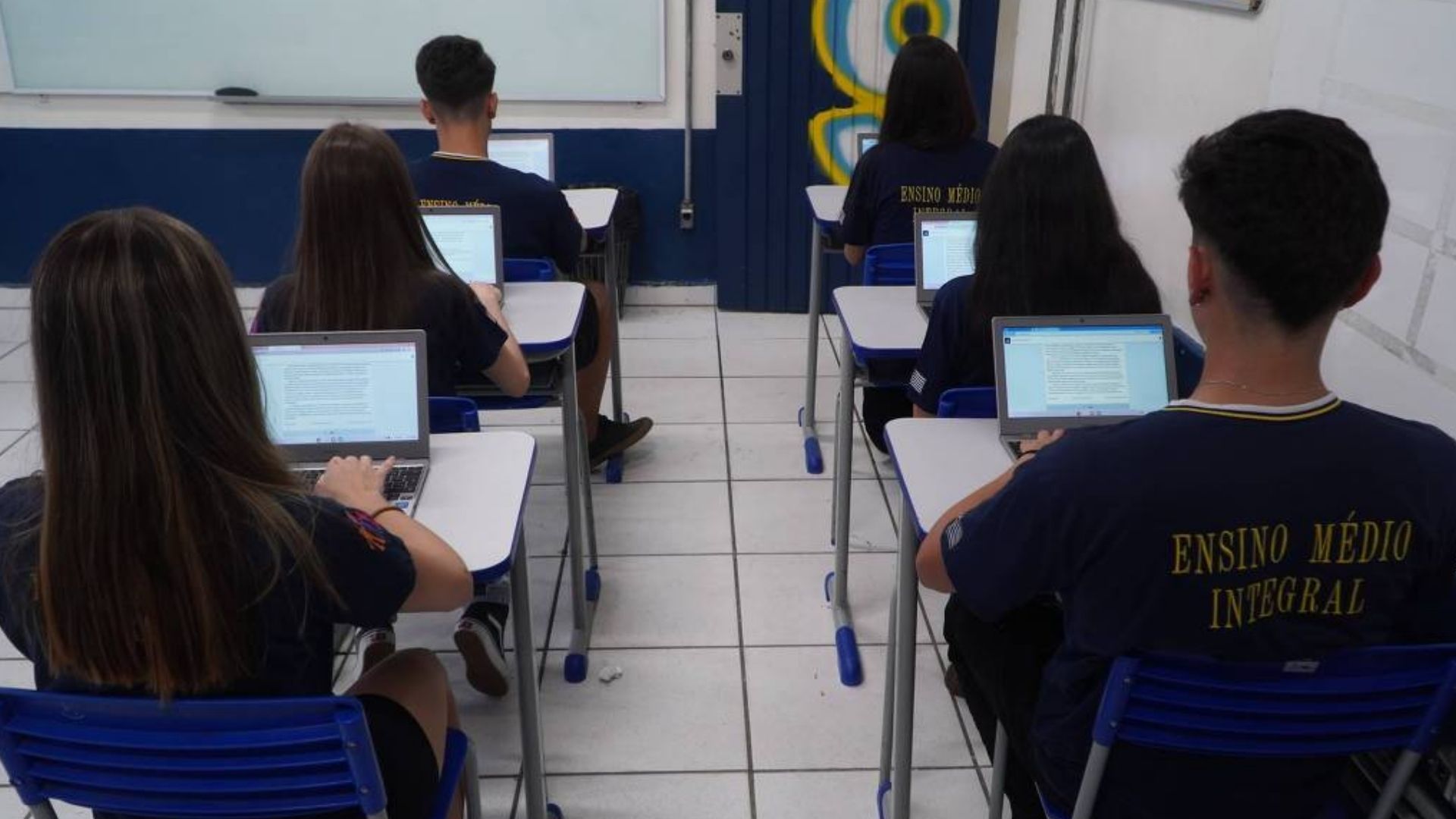 Governo de Tarcísio vai usar ChatGPT para produzir aulas digitais - Perfil Brasil