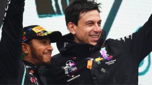 Chefe da Mercedes afirmou que Hamilton continua empenhado após fechar com a Ferrari para 2025: “Sua postura de trabalho não mudou”.