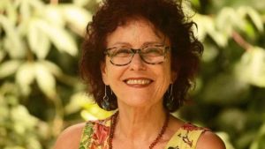 A escritora Roseana Murray, de 73 anos, foi encaminhada ao Hospital Estadual Alberto Torres (Heat), em São Gonçalo, no Rio de Janeiro, após sofrer um ataque de três cachorros da raça Pitbull.