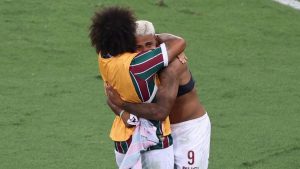 Craque do Fluminense, Marcelo enalteceu o jovem John Kennedy em entrevista ao “Podpah”; lateral comparou o colega com Ronaldo e Romário.