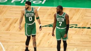 Durante um episódio recente de seu podcast, Shaquille O'Neal, renomado ex-jogador da NBA e membro do Hall da Fama, provocou controvérsia ao afirmar que o Boston Celtics, apesar de sua liderança na temporada, é a equipe mais superestimada da liga.