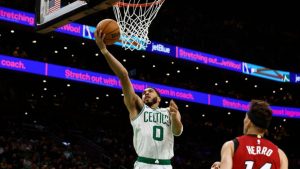 NBA: Celtics saem na frente do Heat, e Tatum alcança marca inédita