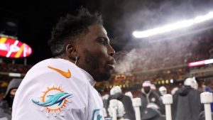 Tyreek Hill revela bronca após eliminação dos Dolphins: “Pagamos você…”