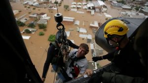 Foco de atenção é a região metropolitana de Porto Alegre; Mais de 10 mil resgates foram realizados até o momento.