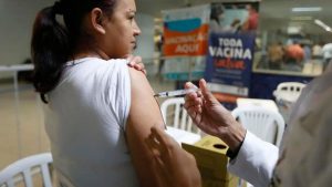 A vacinação contra a influenza, vírus causador da gripe, foi ampliada para toda a população a partir dos seis meses de idade, em São Paulo.