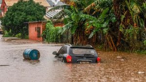Os afetados pela enchente no Rio Grande do Sul poderão sacar o saldo do FGTS, anunciou nesta tarde a Caixa Econômica Federal.
