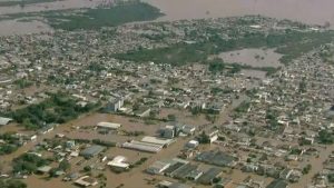 É falso que os bombeiros militares e voluntários teriam calculado duas mil mortes no bairro de Mathias Velho, no município de Canoas, no Rio Grande do Sul, em 9 maio, após a inundação do Lago Guaíba.