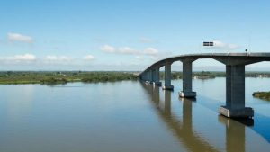 De acordo com a legislação, se o Guaíba for um rio, tem que ter um recuo não edificado muito grande que pode variar de 100 a 500 metros