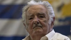 O ex-presidente do Uruguai, José "Pepe" Mujica, concedeu uma entrevista à Folha de São Paulo e não poupou críticas: comparou a vitória de Javier Milei nas últimas eleições na Argentina com a Alemanha de Hitler e culpou o kirchnerismo, ao qual também acusou de falta de "autocrítica".
